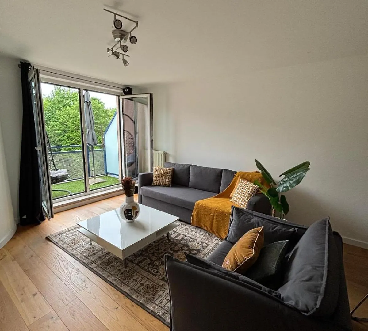 Charming Apartement Luxembourg City Center, Parking, Balcony Apartment